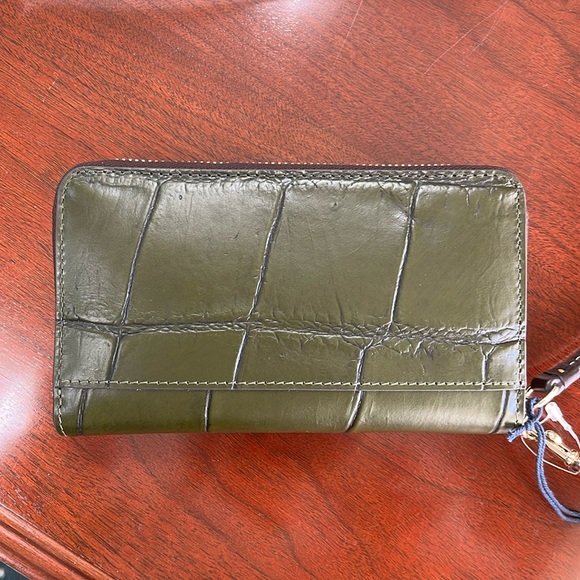 Dooney & Bourke Olive Denison Zip Around Phone Wristlet Croc NWT in box - Picture 3 of 6